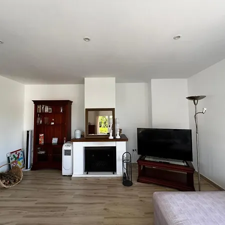 Acogedora Casa Con Piscina بيت للعطل ليريا