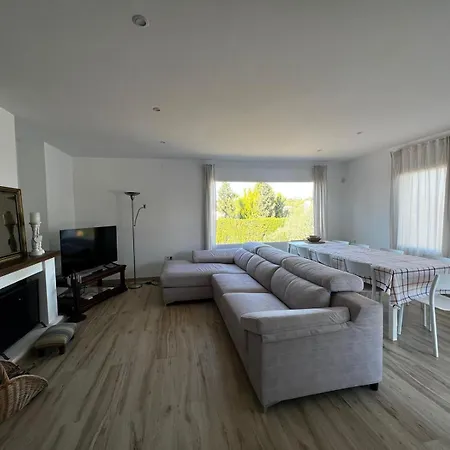 Acogedora Casa Con Piscina بيت للعطل