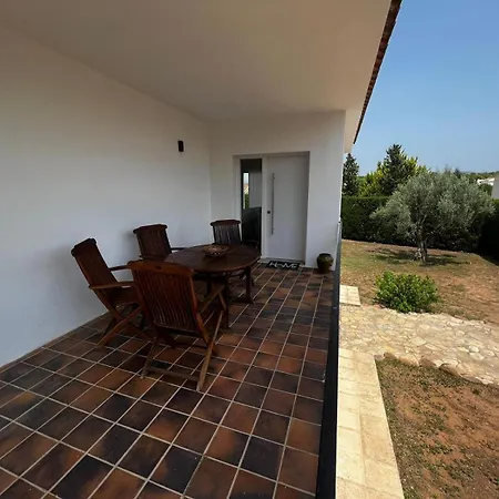 Acogedora Casa Con Piscina بيت للعطل ليريا