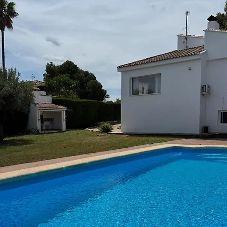 Acogedora Casa Con Piscina