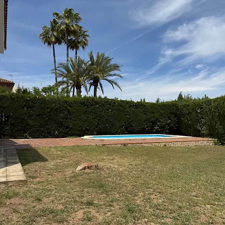 Acogedora Casa Con Piscina بيت للعطل *